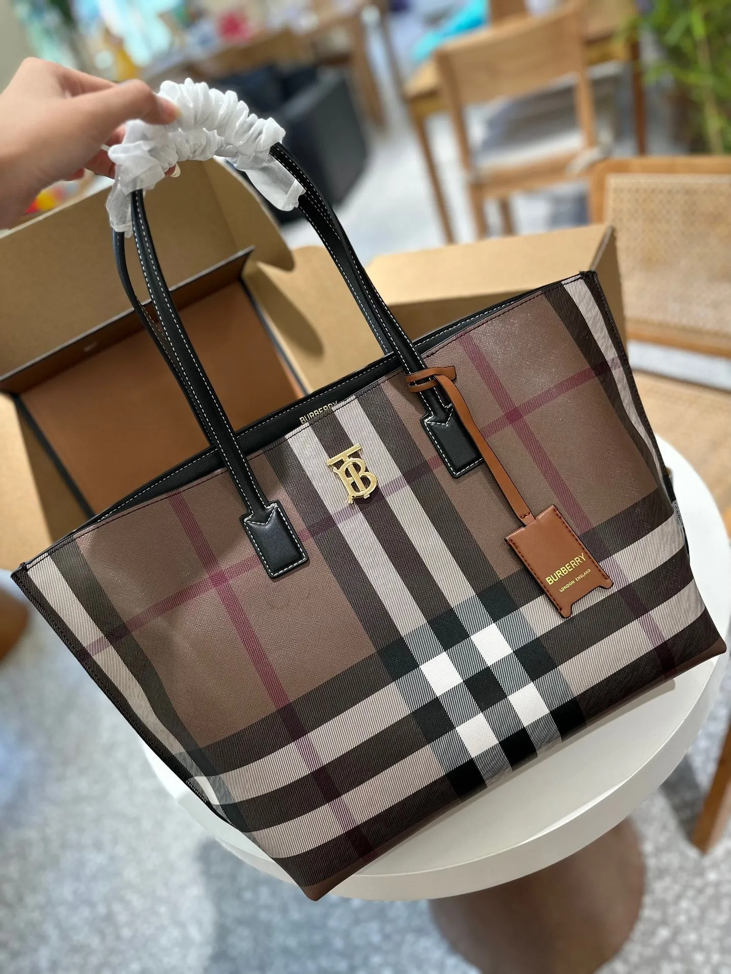 BUR116 Medium London Tote / 13.4 x 5.5 x 13.4in