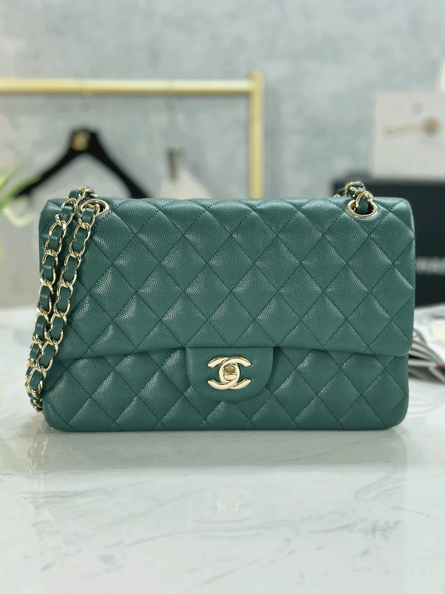 CC946 Classic Handbag / HIGHEST QUALITY VERSION / 6 × 9.9 × 2.5 in