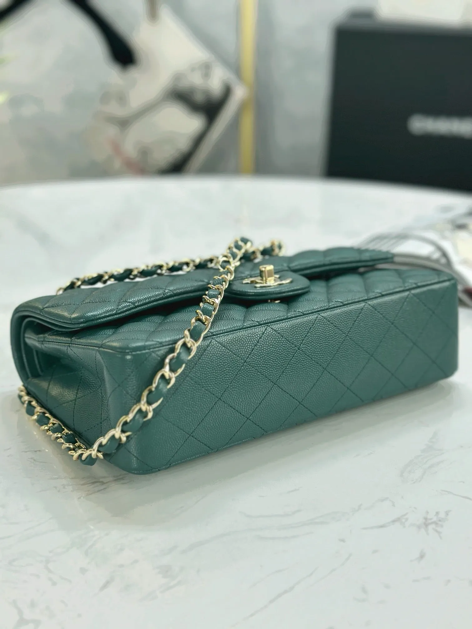 CC946 Classic Handbag / HIGHEST QUALITY VERSION / 6 × 9.9 × 2.5 in