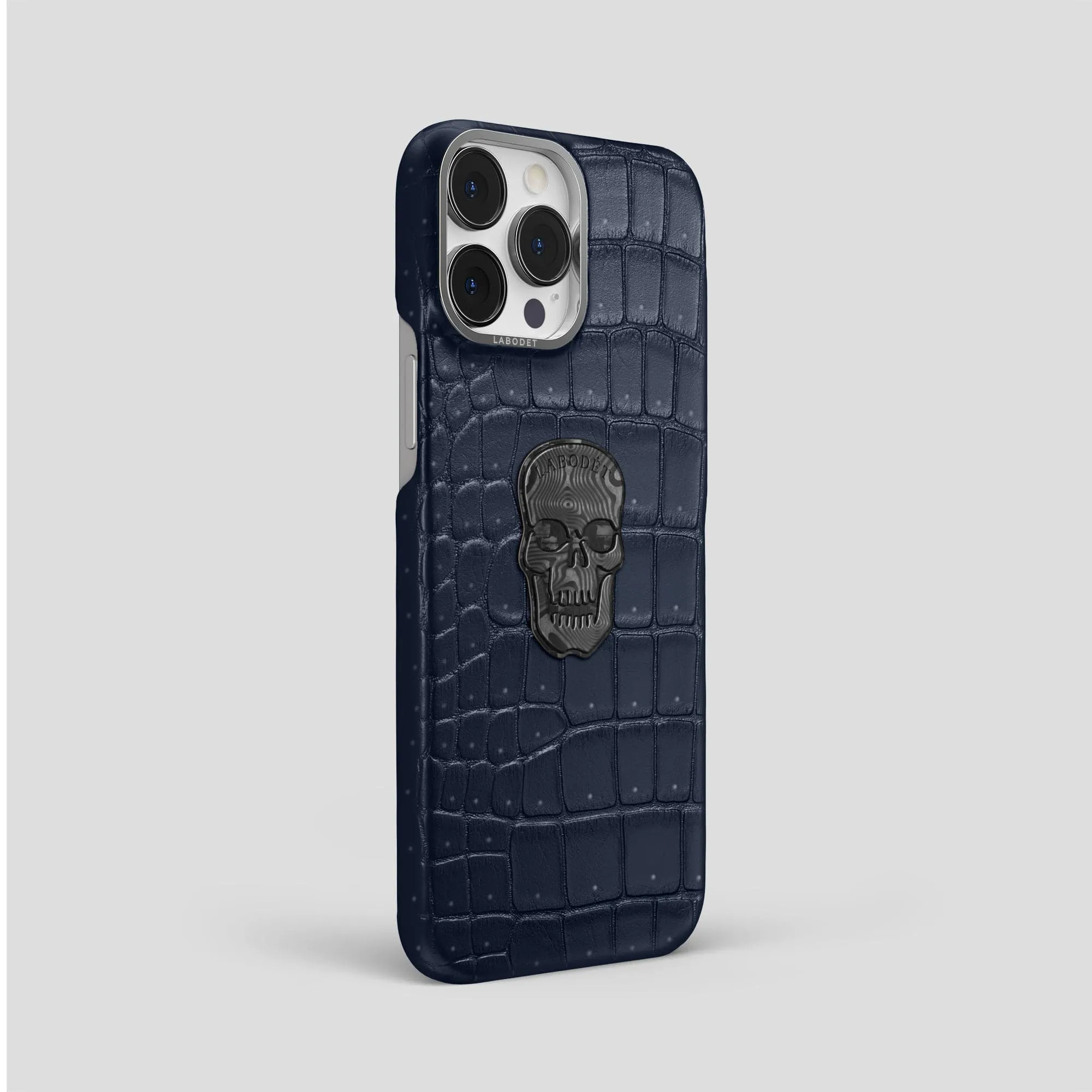 Classic Case With Carbon Skull For iPhone 15 Pro Max In Porosus Crocodile