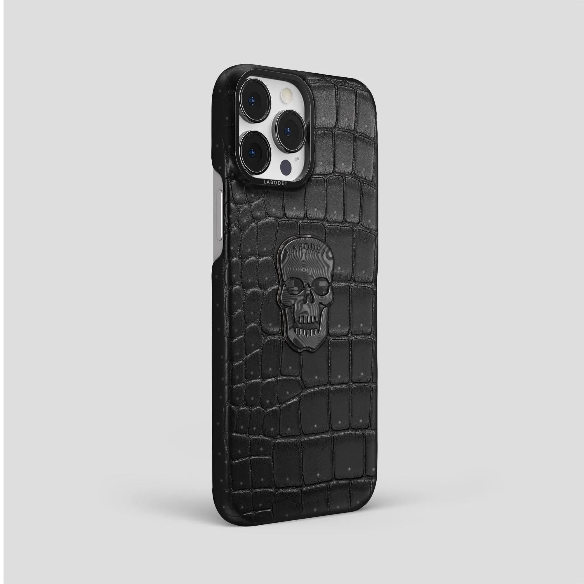 Classic Case With Carbon Skull For iPhone 15 Pro Max In Porosus Crocodile