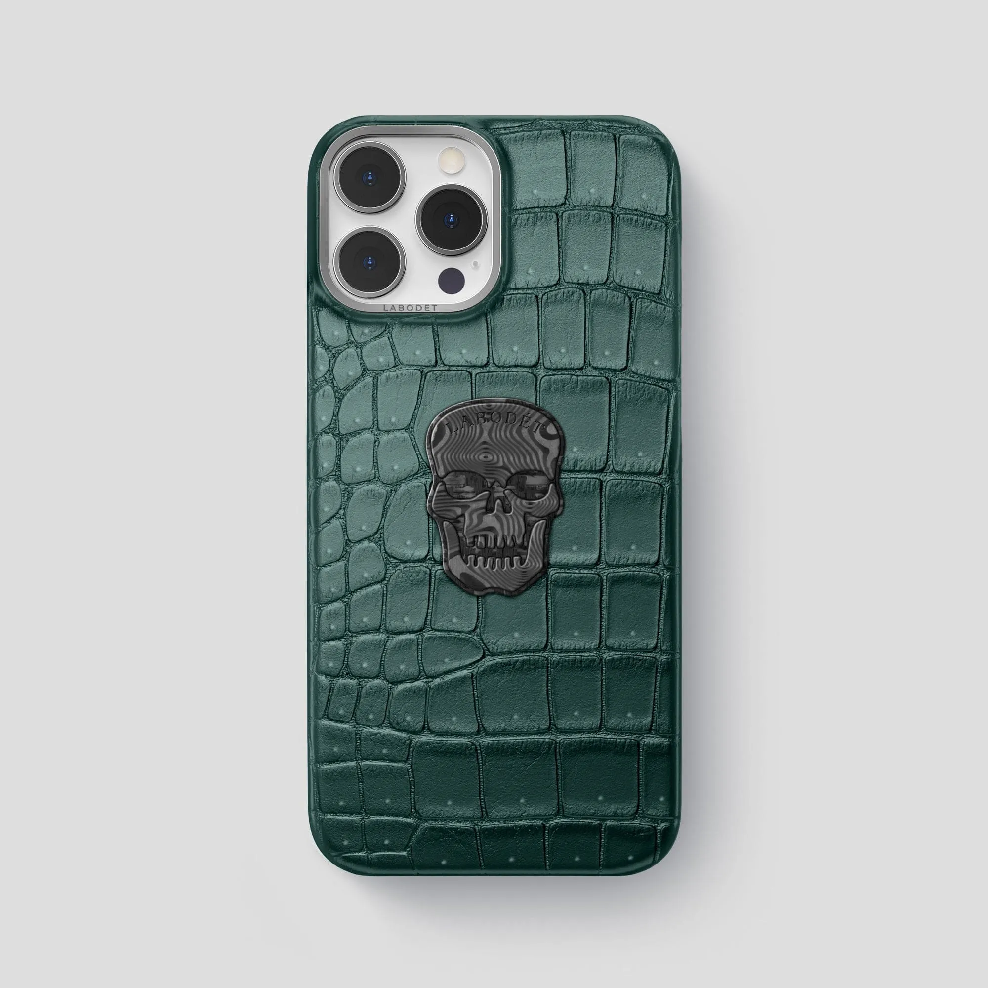 Classic Case With Carbon Skull For iPhone 15 Pro Max In Porosus Crocodile