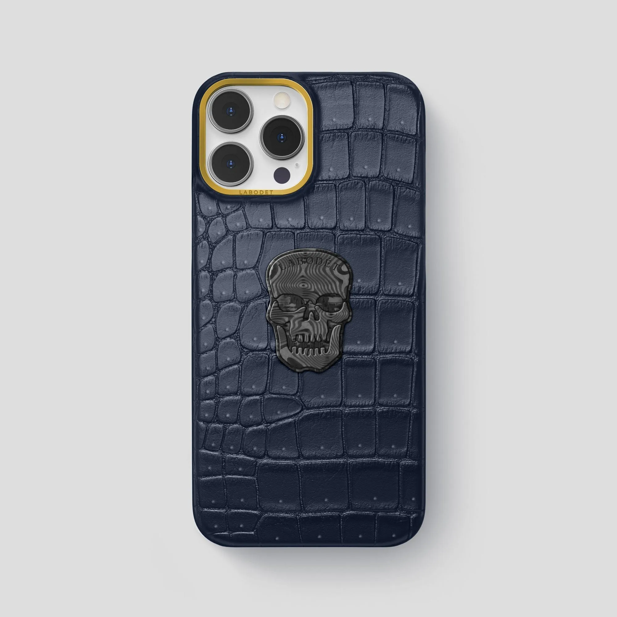 Classic Case With Carbon Skull For iPhone 15 Pro Max In Porosus Crocodile