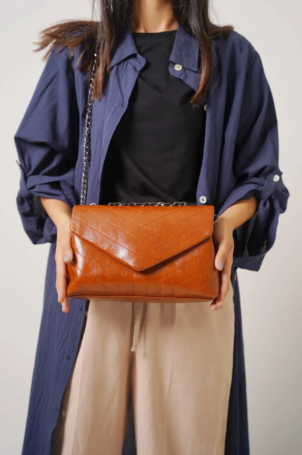 CROSSBODY ENVELOPE BAG