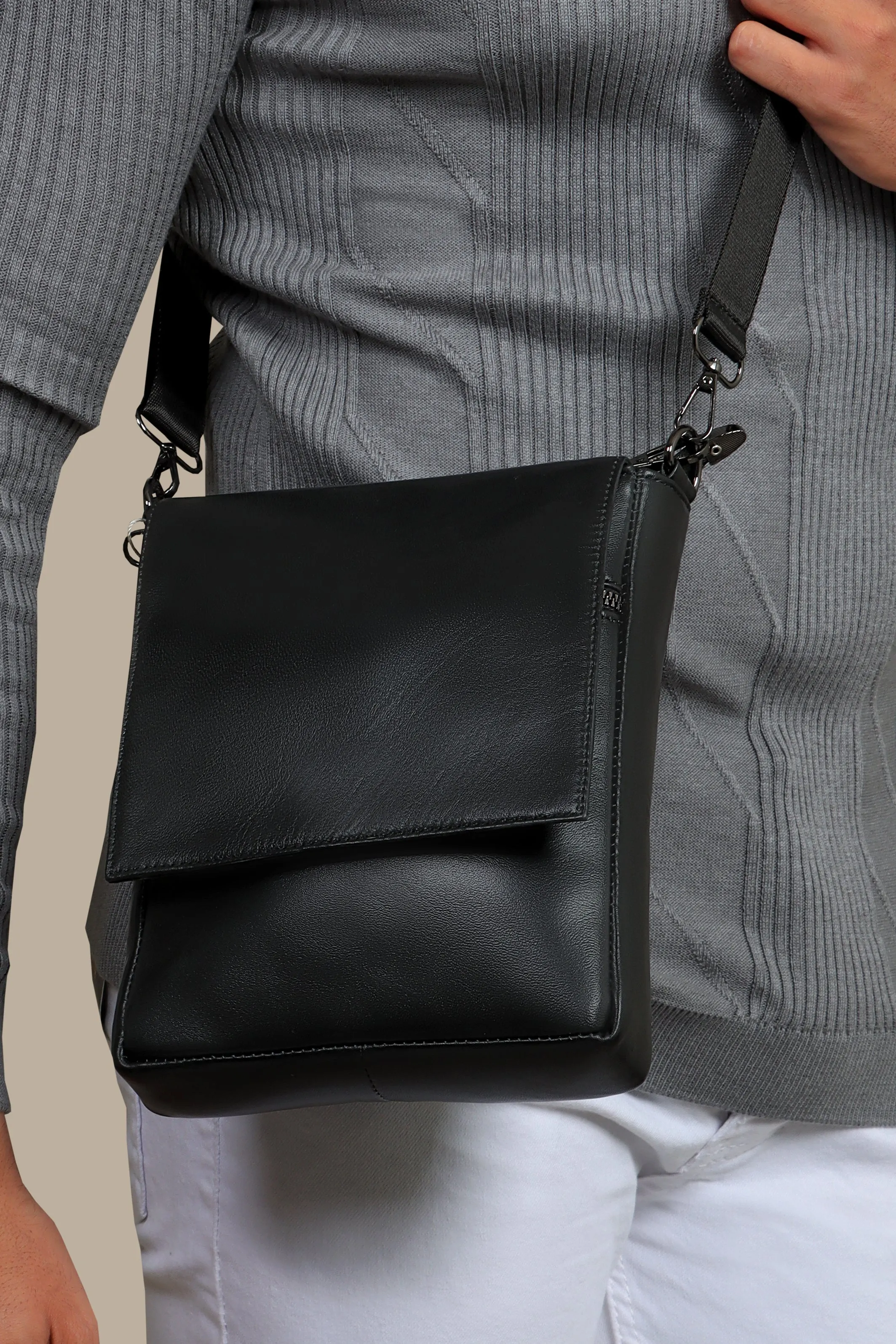 Elegance in Ebony: Black Leather Basic Crossbody Bag