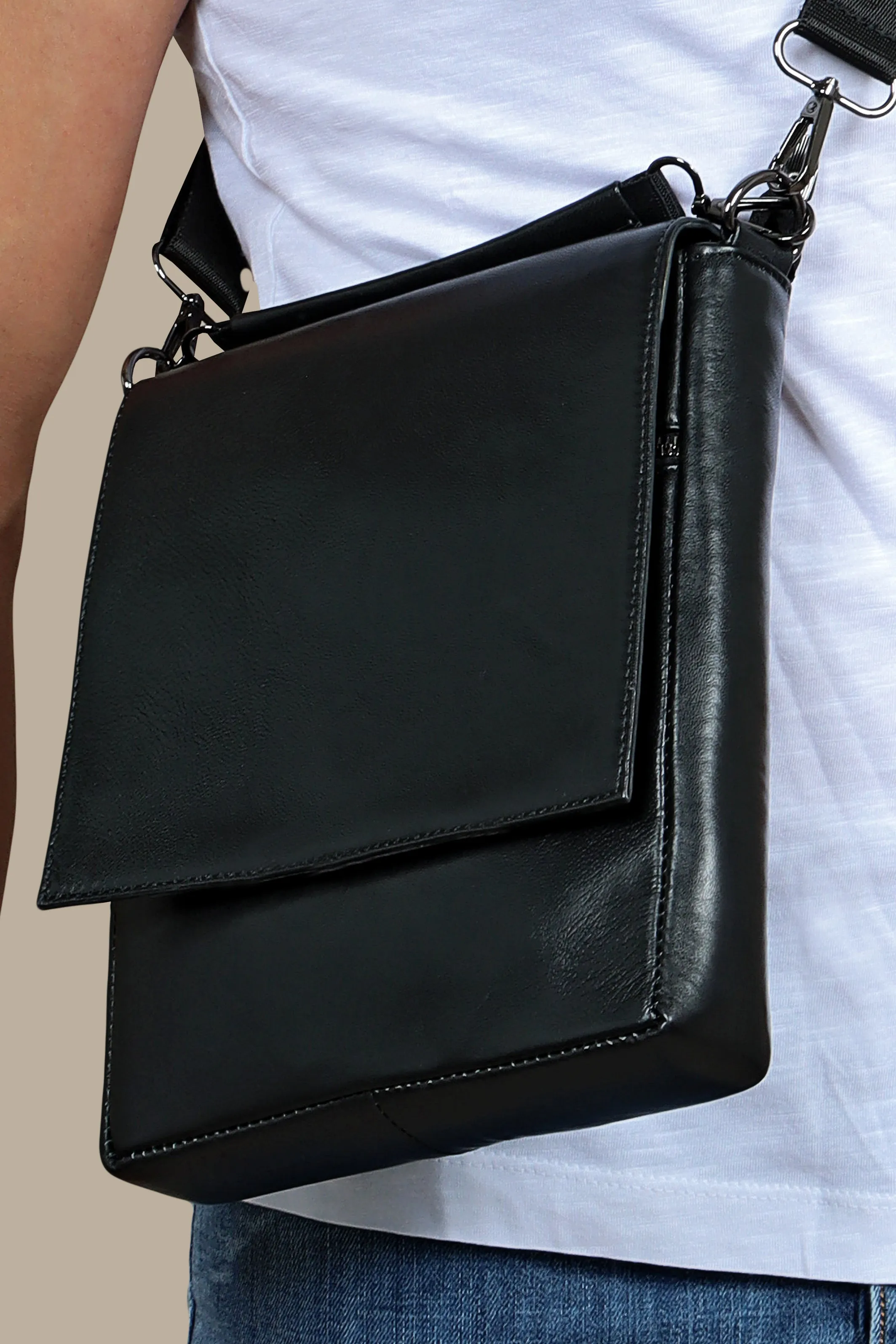 Elegance in Ebony: Black Leather Basic Crossbody Bag