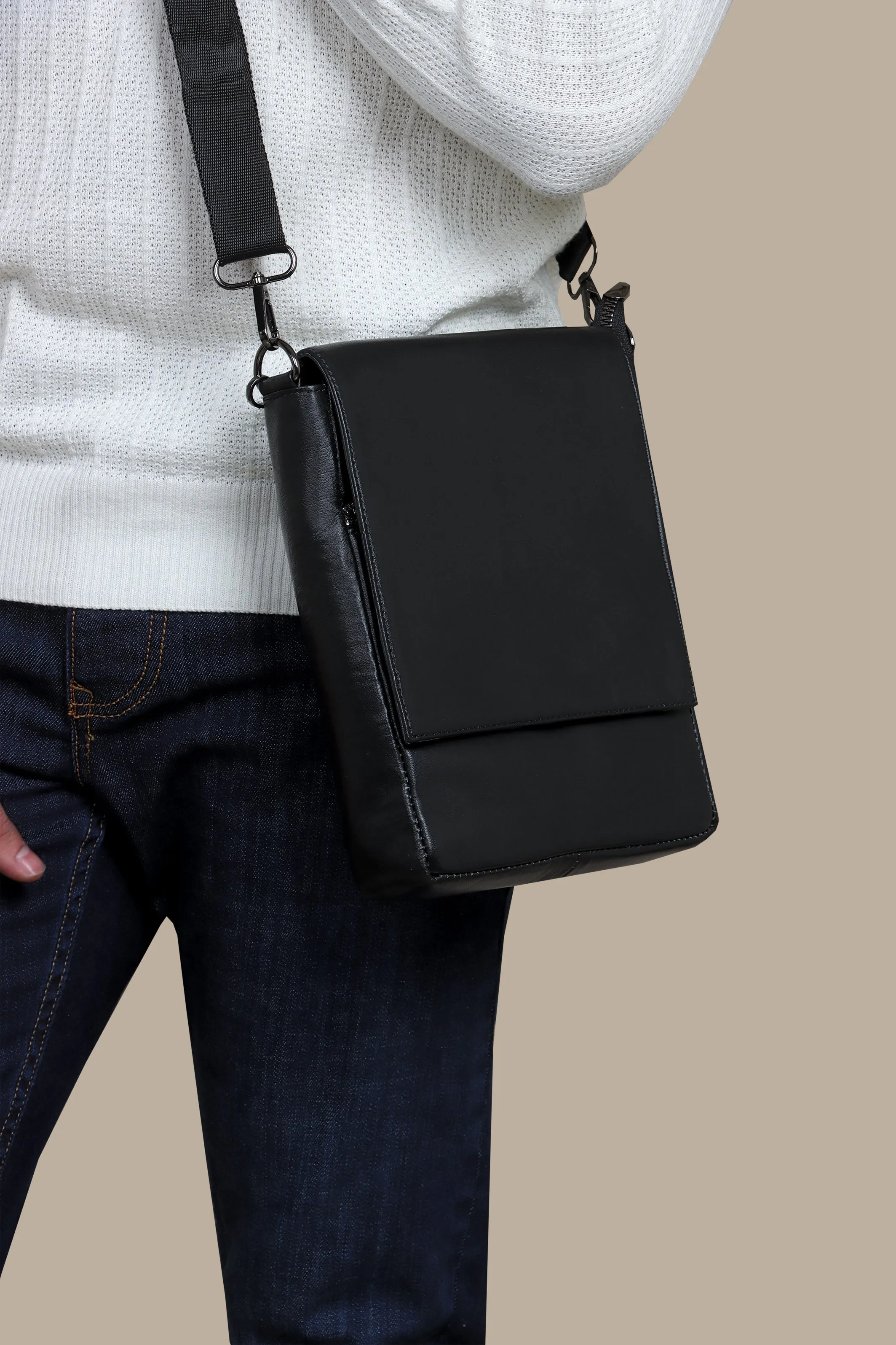 Elegance in Ebony: Black Leather Basic Crossbody Bag