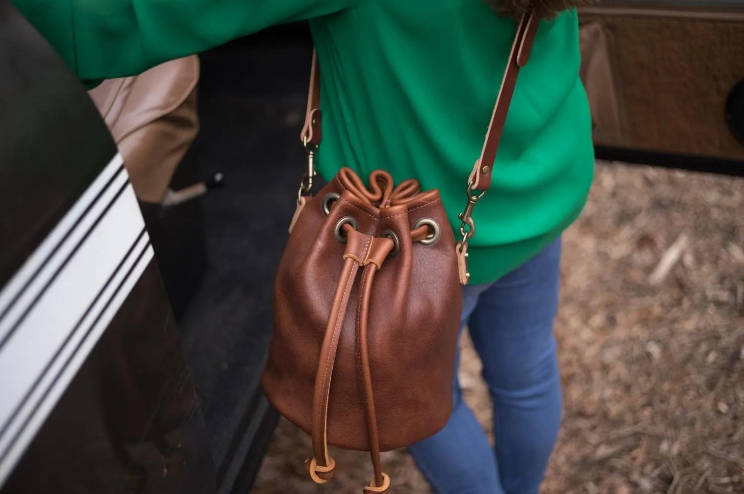 LEATHER BUCKET BAG - MEDIUM - TANGERINE BISON