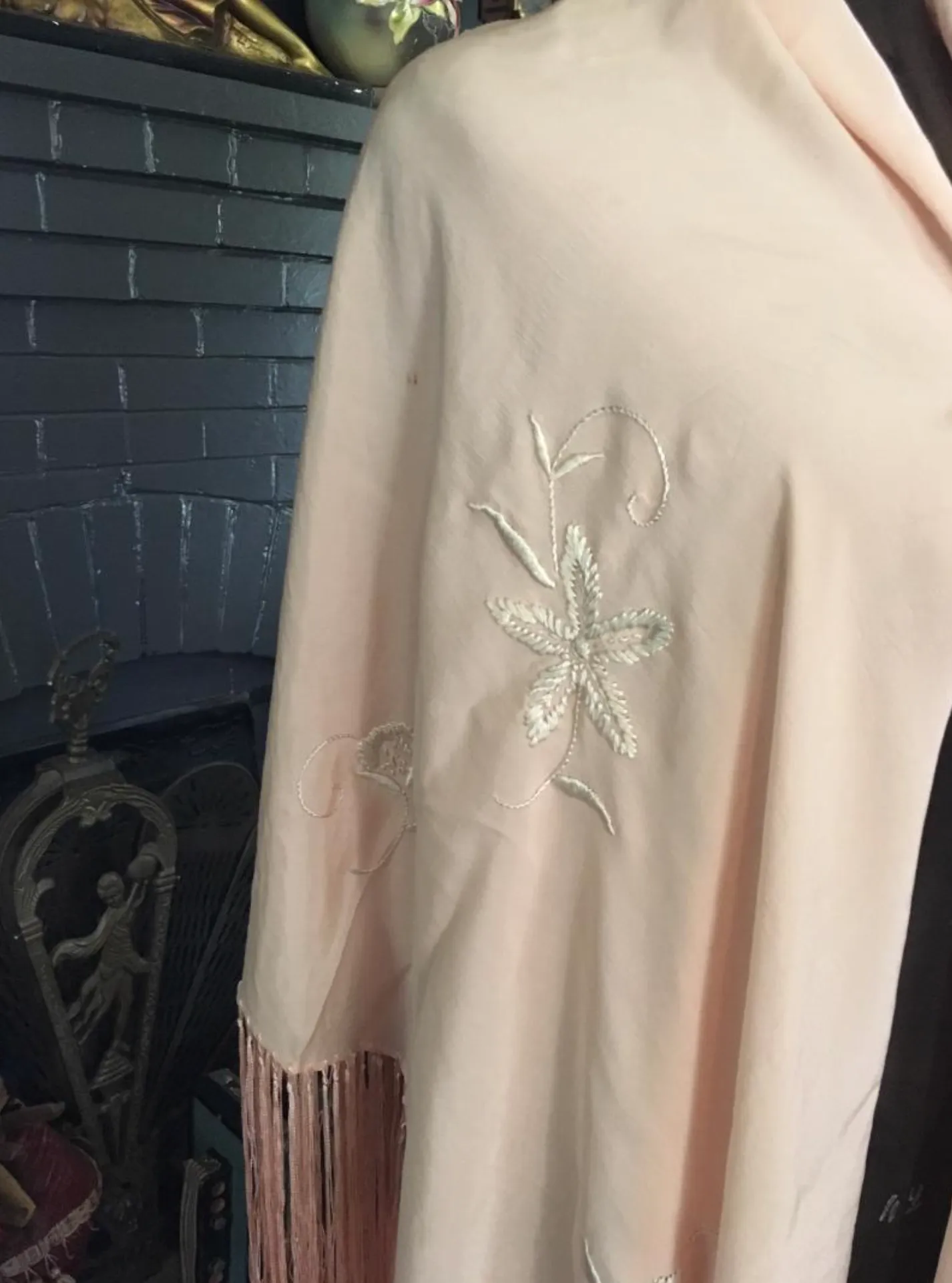 New Arrival Stunning 1920's Stunning Peach Piano Shawl