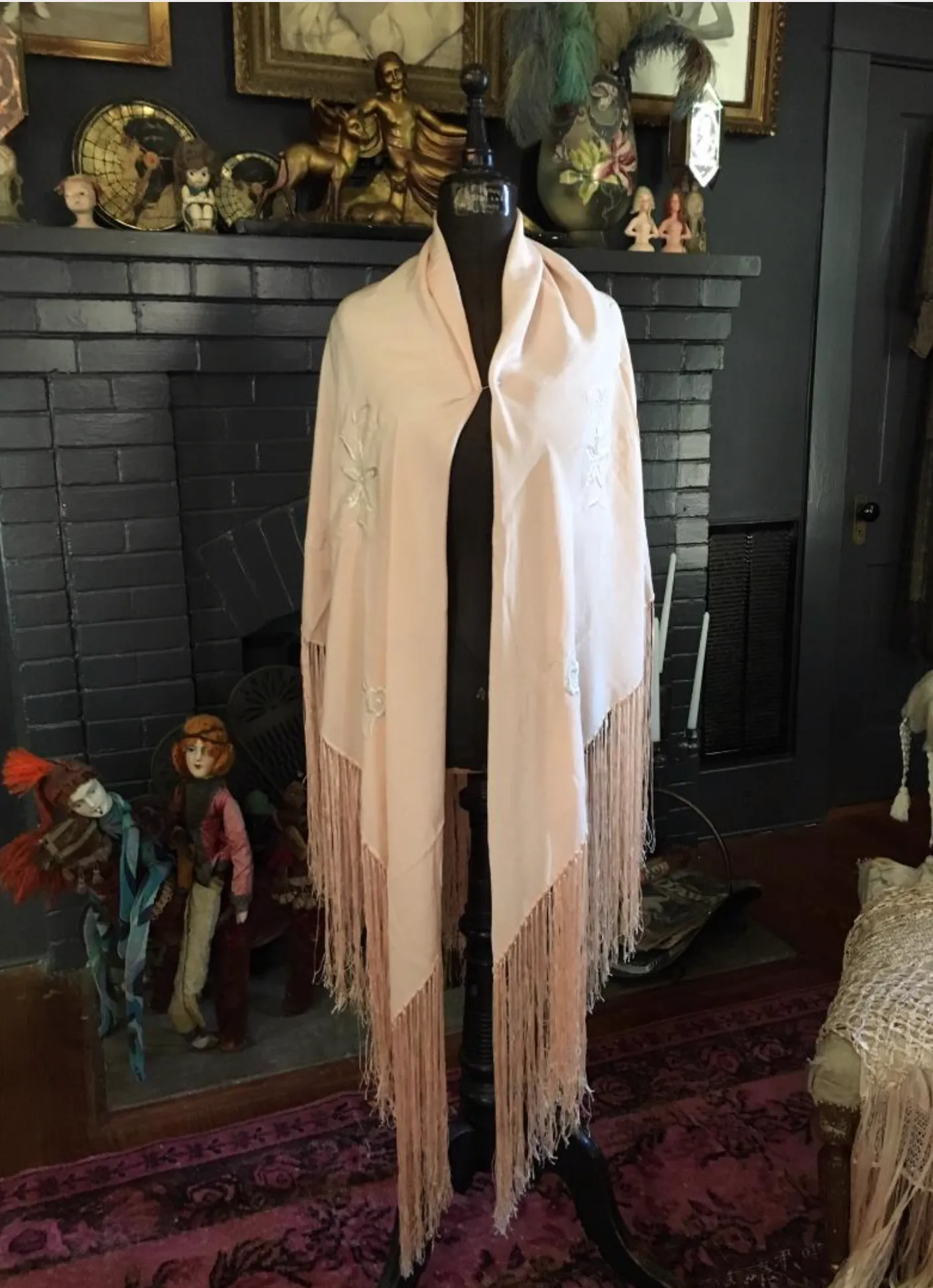 New Arrival Stunning 1920's Stunning Peach Piano Shawl