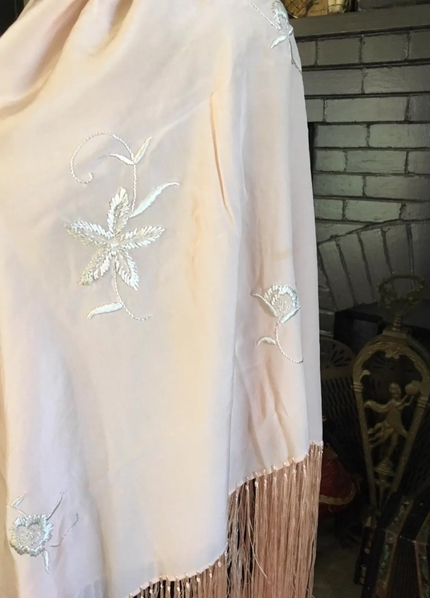 New Arrival Stunning 1920's Stunning Peach Piano Shawl