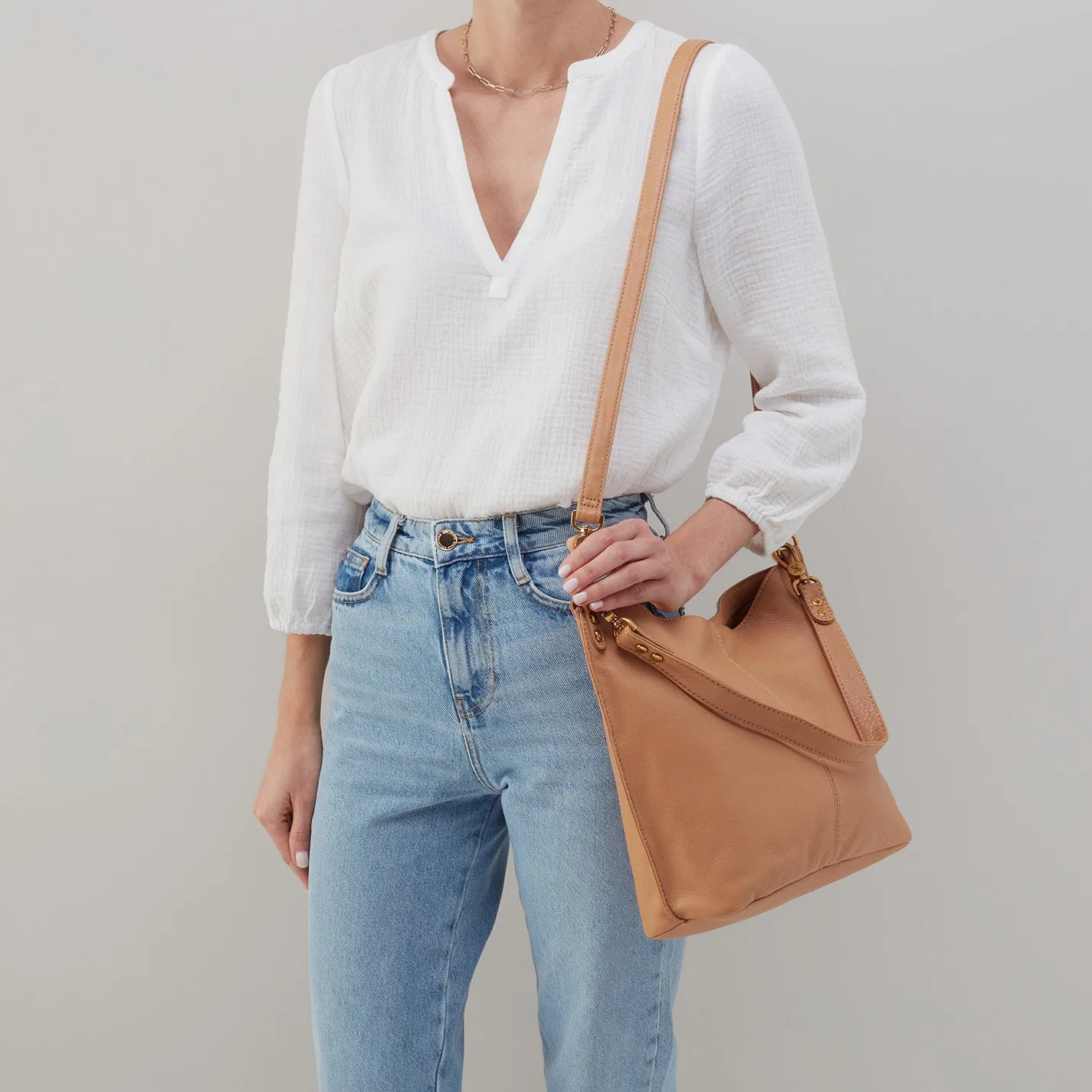 Pier Shoulder Bag In Pebbled Leather - Sandstorm