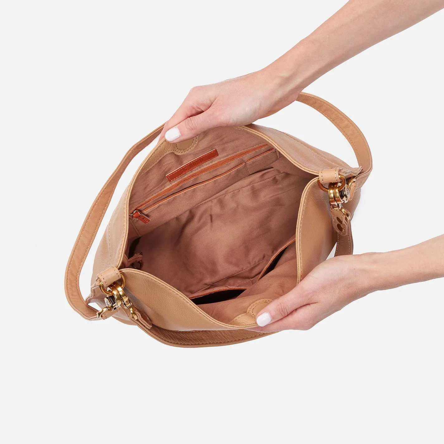 Pier Shoulder Bag In Pebbled Leather - Sandstorm