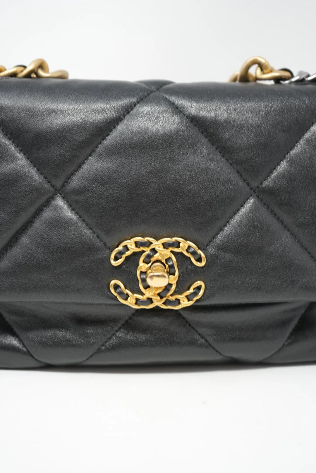 Pre-Owned CHANEL 19 HANDBAG Black Small