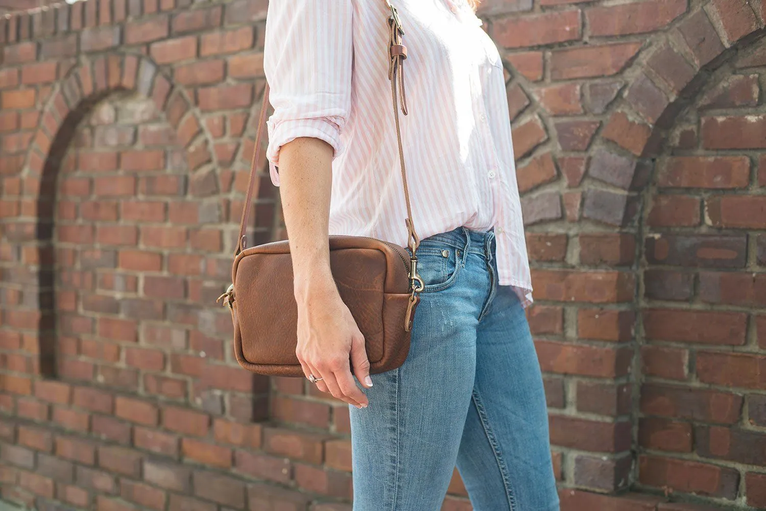 SARAH LEATHER CROSSBODY - SADDLE