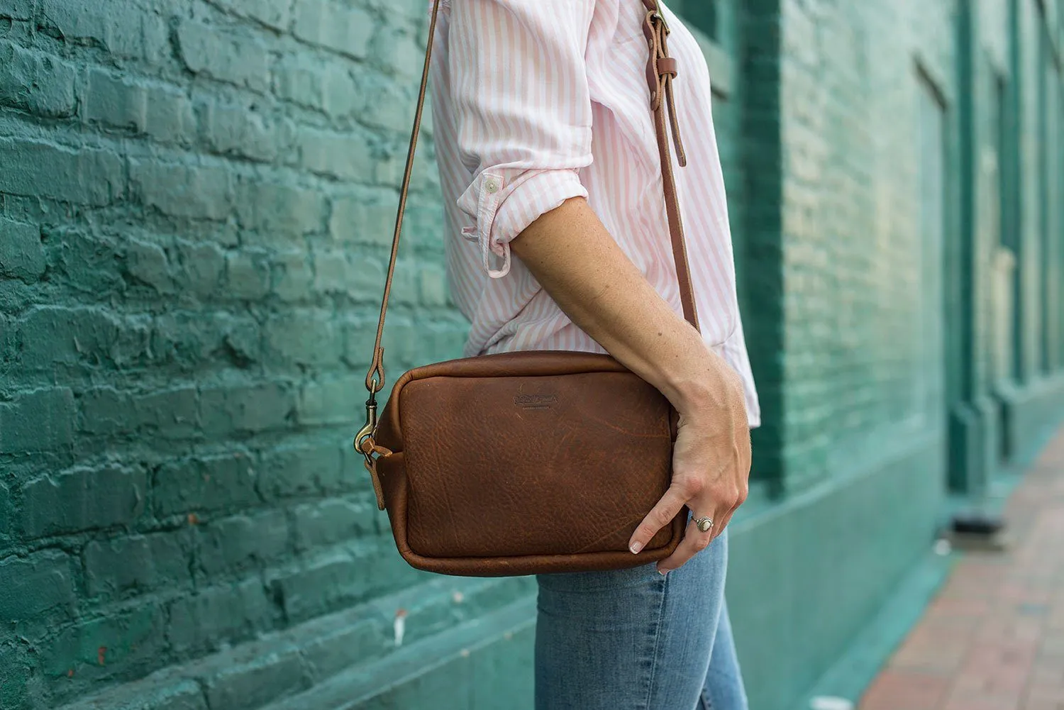 SARAH LEATHER CROSSBODY - SADDLE