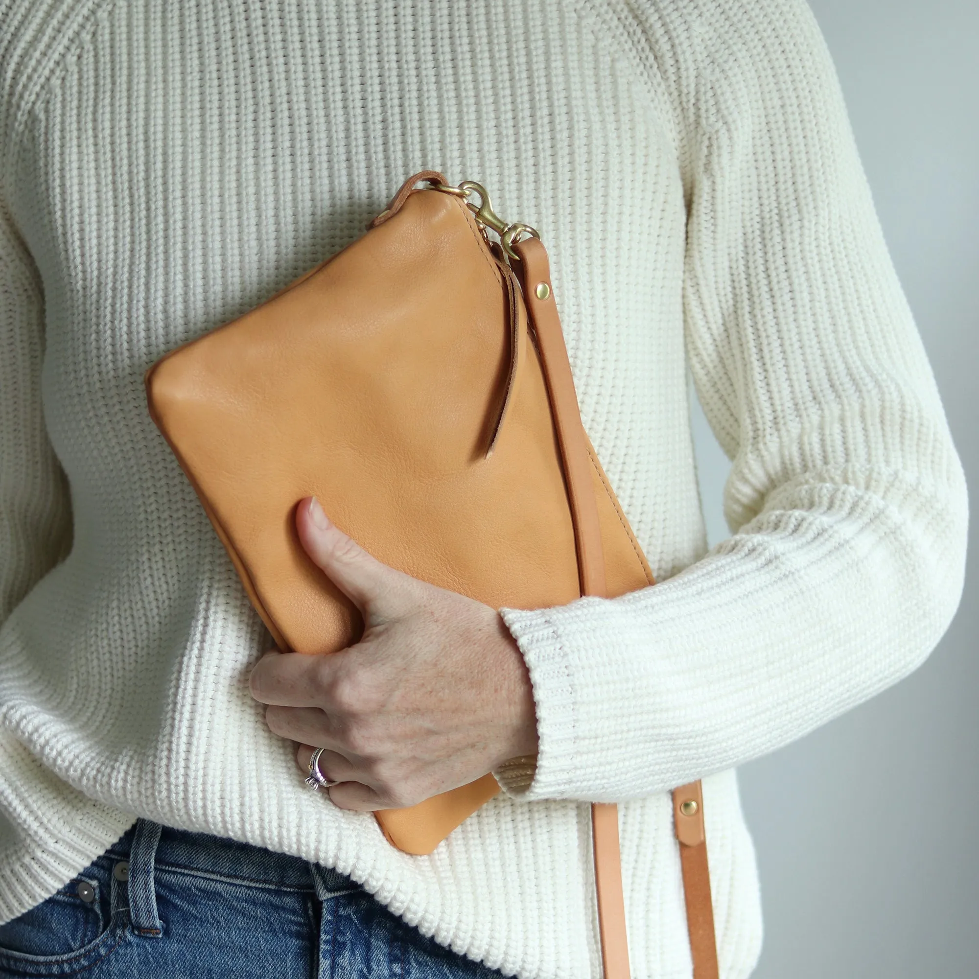 Small Leather Crossbody Clutch Bag - Beige Pebble