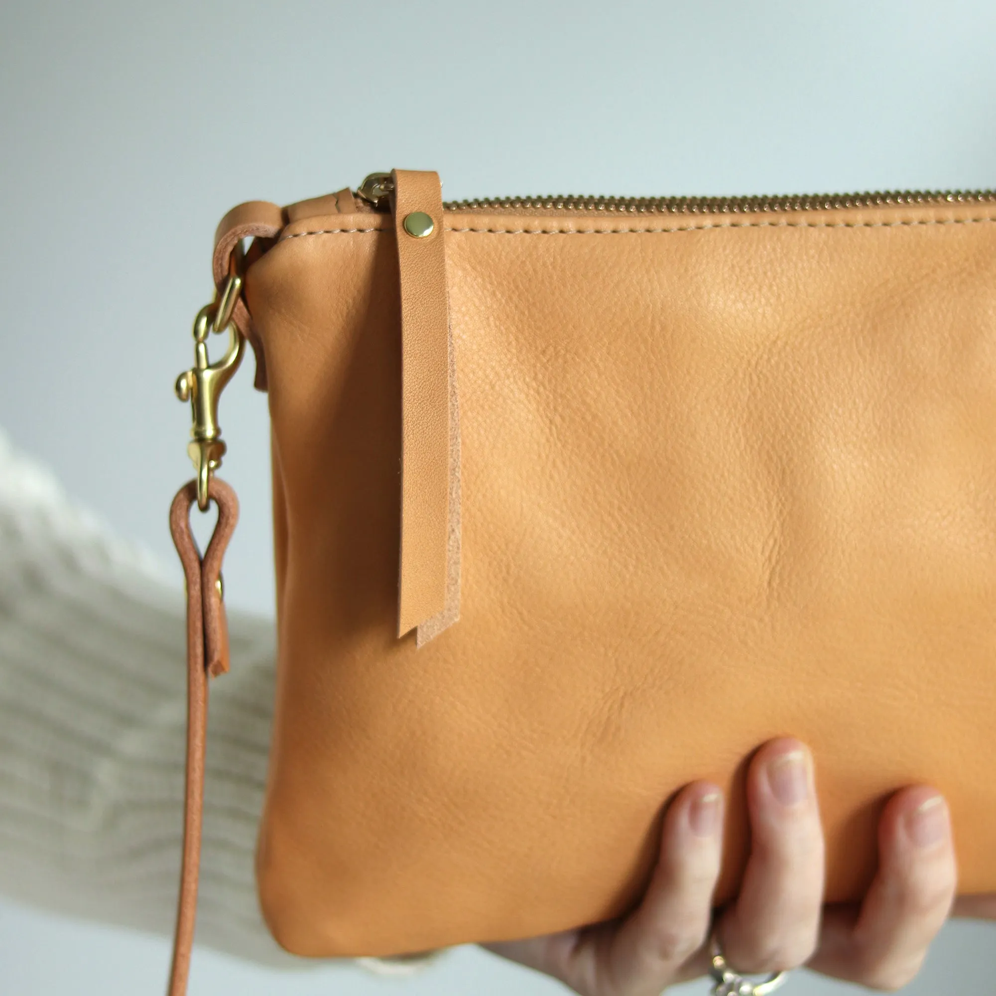 Small Leather Crossbody Clutch Bag - Beige Pebble