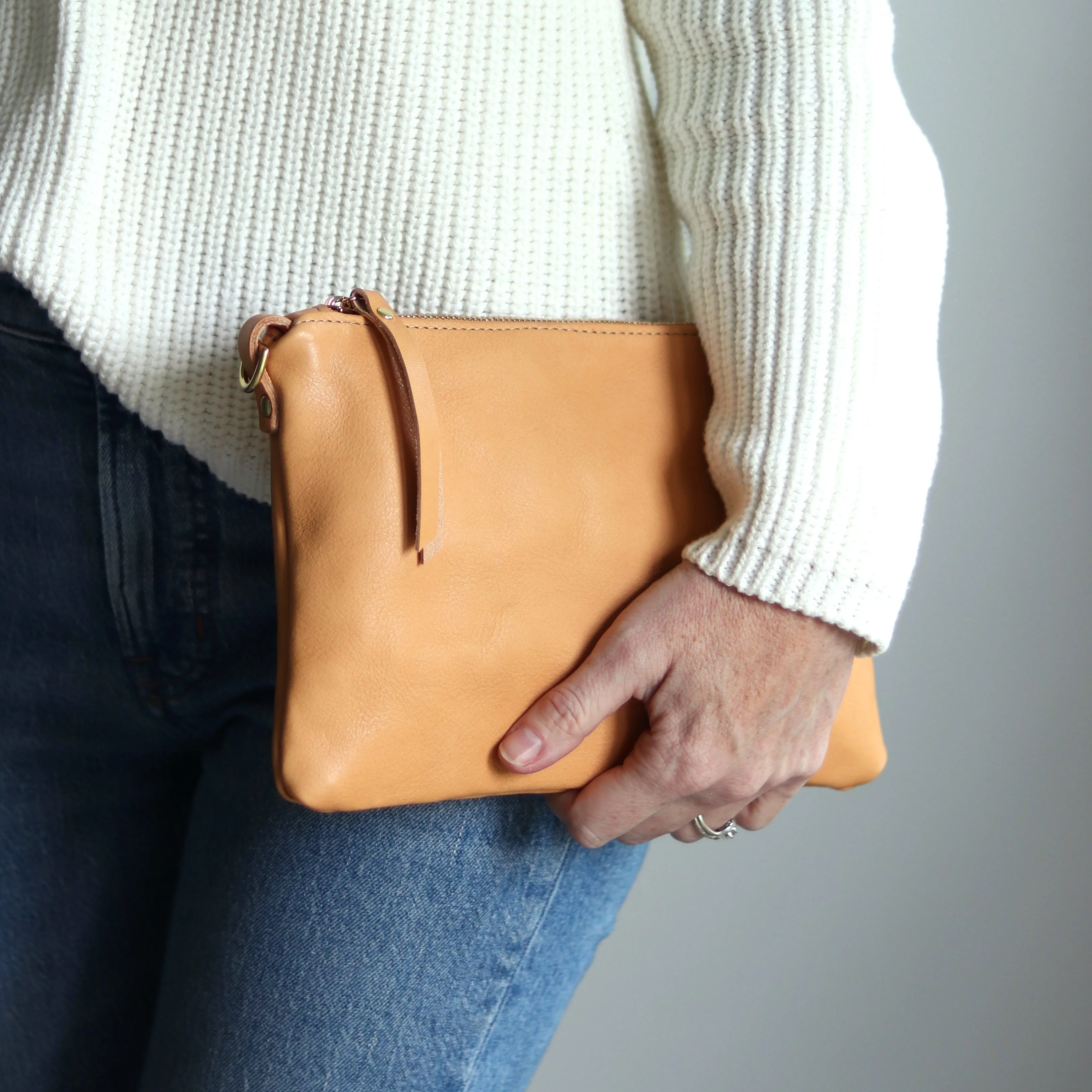 Small Leather Crossbody Clutch Bag - Beige Pebble