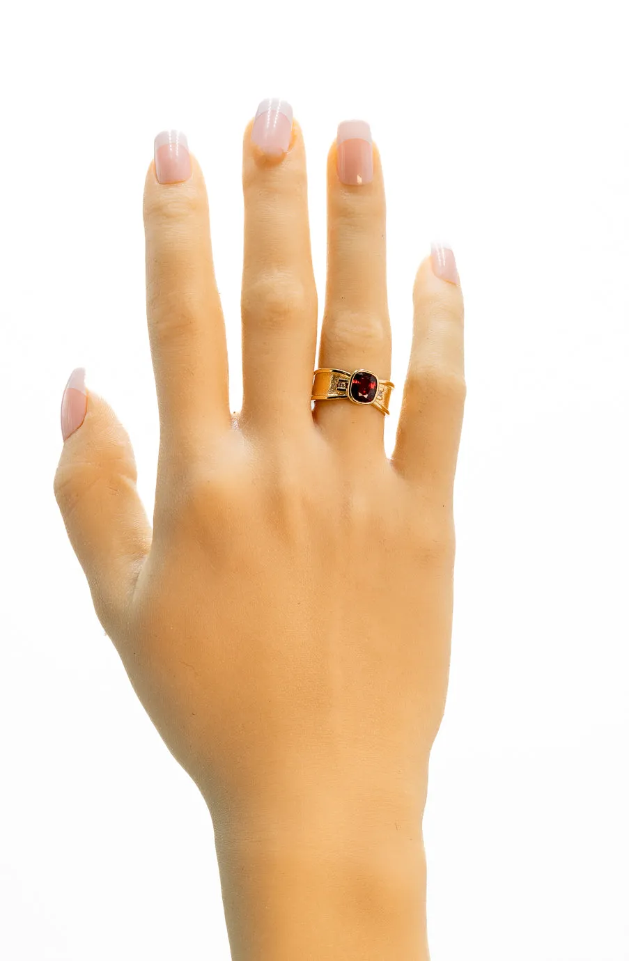 Stunning 18ct Yellow Gold 3-Stone Garnet & Diamond Ring