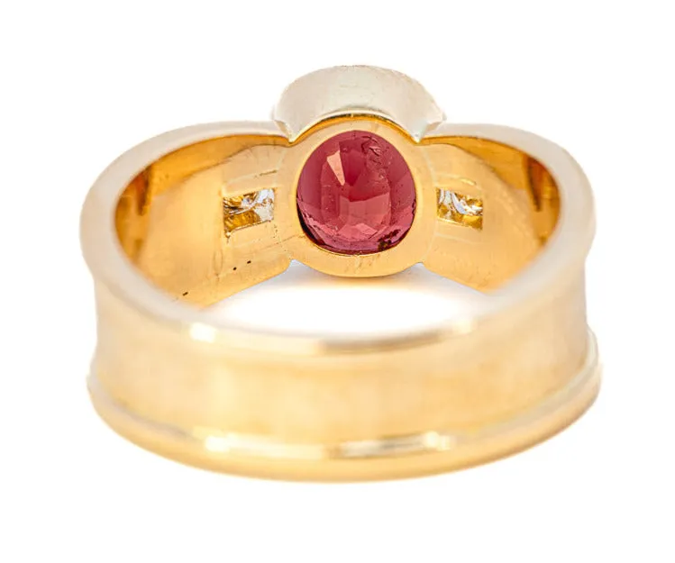 Stunning 18ct Yellow Gold 3-Stone Garnet & Diamond Ring