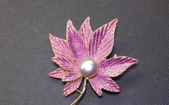 Stunning Maple Leaf Peal Brooch